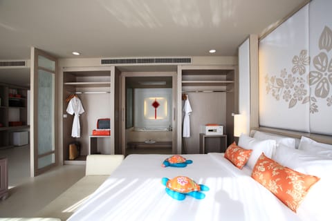Junior Suite Pool Access | In-room safe, desk, free WiFi, bed sheets