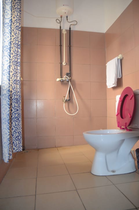 Room (Mauritanienne) | Bathroom | Free toiletries, towels