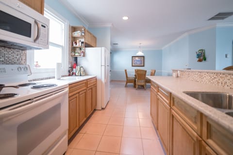 Condo, 2 Bedrooms, Ground Floor | Private kitchen | Full-size fridge, microwave, oven, dishwasher