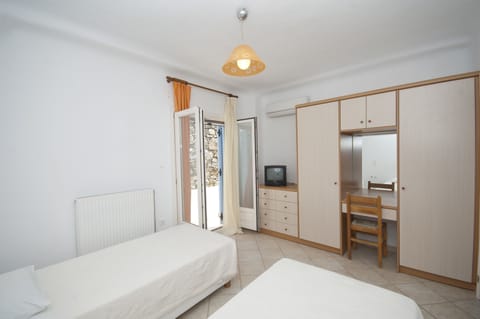 Apartment, 1 Bedroom | Blackout drapes, iron/ironing board, free cribs/infant beds, free WiFi