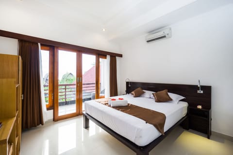 Deluxe Double Room, Ocean View | Premium bedding, in-room safe, desk, free WiFi