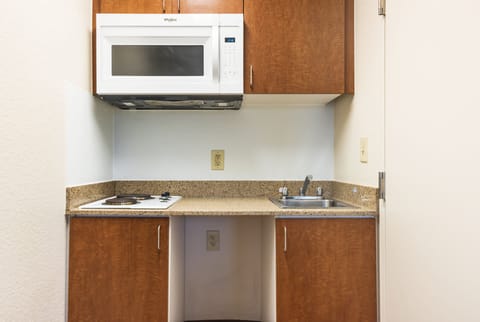 Full-size fridge, microwave, stovetop