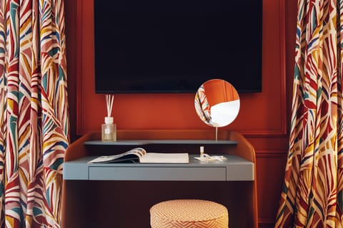 Premium bedding, down comforters, minibar, in-room safe