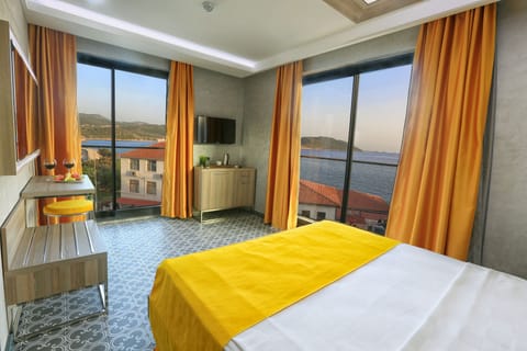 Double Room, Sea View | Premium bedding, minibar, in-room safe, soundproofing