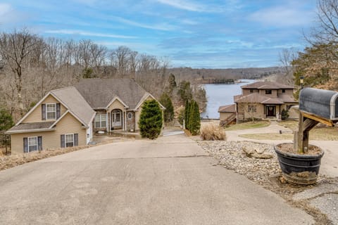 Brandenburg Vacation Rental | 5BR | 3.5BA | 4,068 Sq Ft | Stairs to Access