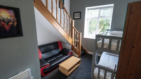 Family Room, Multiple Beds, Non Smoking, Ensuite | Desk, soundproofing, free WiFi, bed sheets