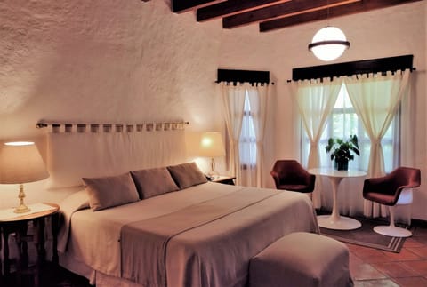 Standard Room, 1 King Bed | Premium bedding, in-room safe, individually decorated