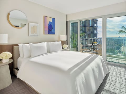 Premier Suite, 1 Bedroom, 1 King Bed (Hearing Accessible) | Egyptian cotton sheets, premium bedding, pillowtop beds, minibar