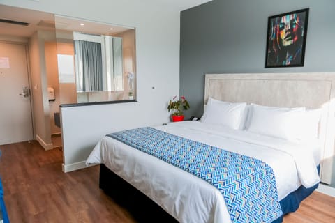 Deluxe Double Room | Premium bedding, minibar, in-room safe, blackout drapes