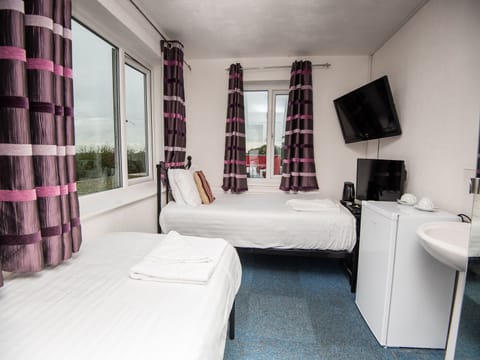 Individually furnished, iron/ironing board, free WiFi, bed sheets