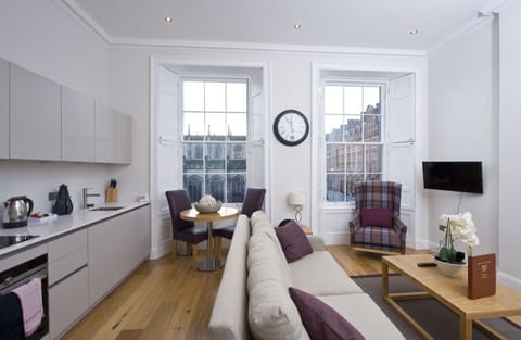 Classic Studio, 1 Bedroom, Castle View | Living area | Flat-screen TV