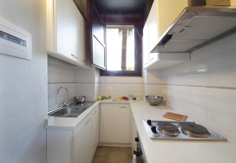 Comfort Apartment (up to 3 people) | Private kitchenette | Fridge, oven, stovetop, coffee/tea maker