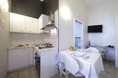 Basic Apartment (fino a 2 persone) | Private kitchen | Fridge, oven, stovetop, coffee/tea maker