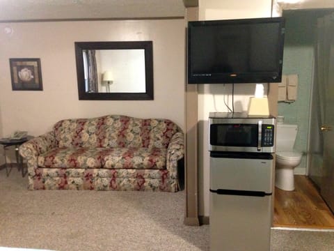 Family Suite | Living room | Flat-screen TV