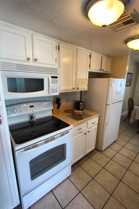 Townhome, 2 Bedrooms, Lagoon View | Private kitchen | Full-size fridge, microwave, oven, stovetop