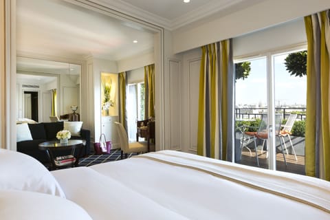 Junior Suite Terrasse | Premium bedding, minibar, in-room safe, individually decorated