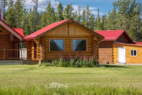 Premium Chalet, 1 King Bed, Ensuite, Mountain View | Premium bedding, memory foam beds, individually decorated