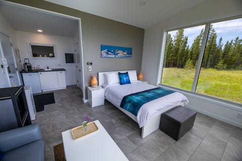 Deluxe Chalet, 1 Queen Bed, Mountain View, Garden Area | Premium bedding, memory foam beds, individually decorated