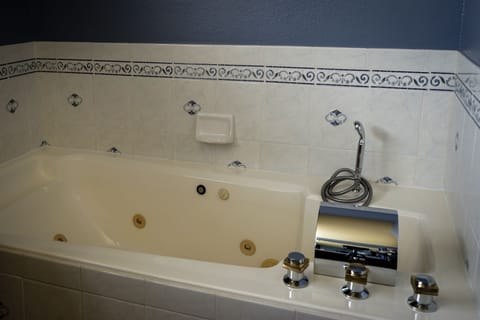 1. Mt. Princeton Room | Bathroom | Separate tub and shower, jetted tub, rainfall showerhead, towels