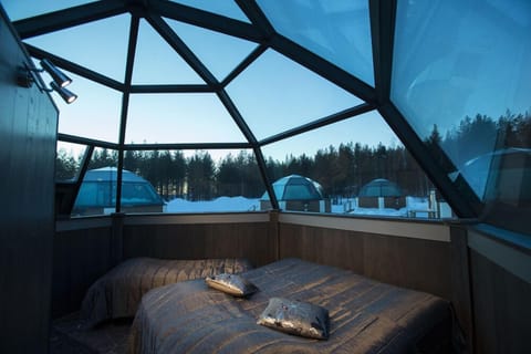 Twin Glass Igloo | Free WiFi, bed sheets