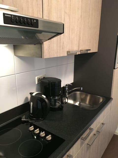 Studio (Small) | Private kitchen | Fridge, microwave, stovetop, coffee/tea maker