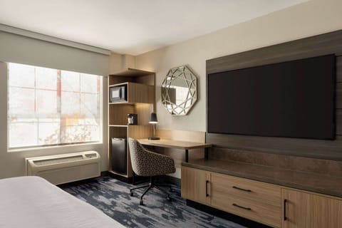 Room, 1 King Bed, Non Smoking | Pillowtop beds, desk, blackout drapes, iron/ironing board