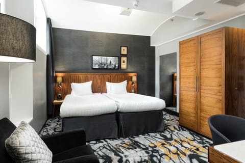 Classic Room, 2 Twin Beds, Courtyard View | Premium bedding, minibar, in-room safe, desk