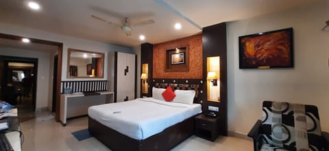 Premium Room, 1 Bedroom | Individually decorated, individually furnished, desk, laptop workspace