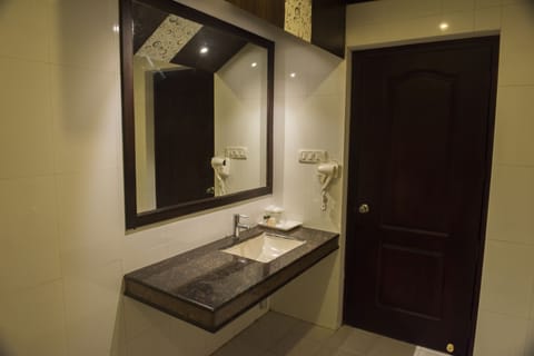 Junior Suite ( A/C ) | Bathroom | Separate tub and shower, rainfall showerhead, free toiletries