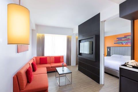 Junior Suite | In-room safe, desk, laptop workspace, blackout drapes