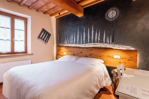 Standard Room, 1 Queen Bed, Non Smoking, Garden View | Premium bedding, down comforters, memory foam beds, minibar