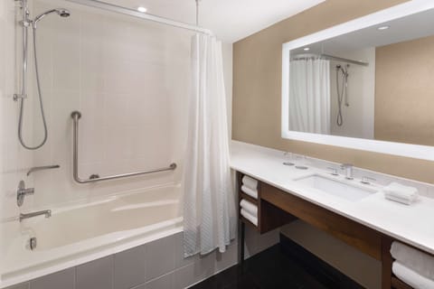 Room, 1 King Bed, Accessible, Bathtub | Bathroom | Free toiletries, hair dryer, bathrobes, towels