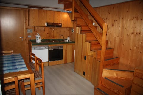 Apartment, 2 Bedrooms for 7 people | Private kitchen | Full-size fridge, stovetop, electric kettle, cookware/dishes/utensils