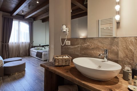 Comfort Elegance Suite | Frette Italian sheets, premium bedding, memory foam beds, minibar