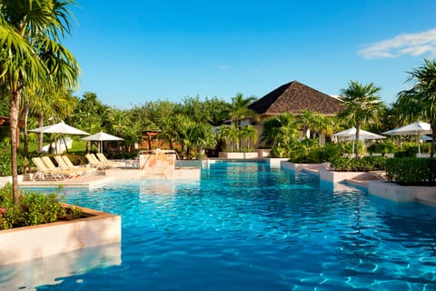 5 outdoor pools, pool umbrellas, sun loungers
