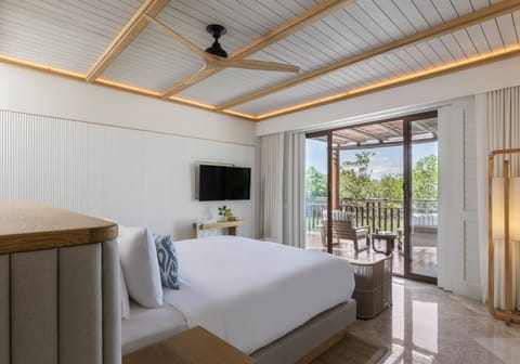 Beach Area Casita Suite, 1 King Bed, Private Pool, Canal View | Egyptian cotton sheets, premium bedding, down comforters, pillowtop beds