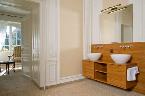 Double Room (Schloss) | Bathroom | Combined shower/tub, free toiletries, hair dryer, bathrobes