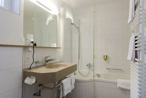 Combined shower/tub, free toiletries, hair dryer, bathrobes