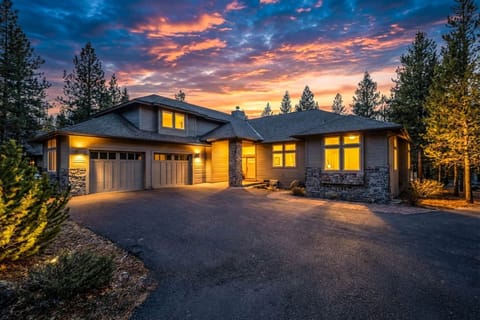 sunriver-luxury-lodge-exterior.jpg