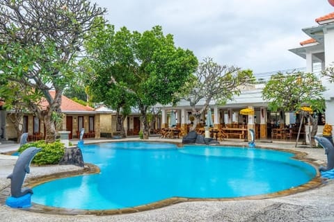 2 outdoor pools