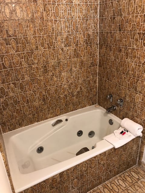 Suite, 1 Bedroom | Jetted tub