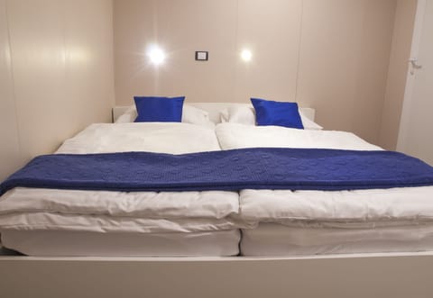 Double Room | Desk, cribs/infant beds, free WiFi, bed sheets