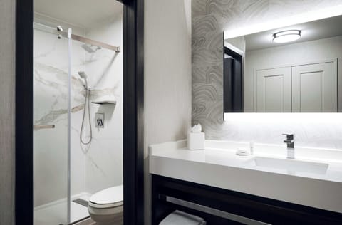 Combined shower/tub, deep soaking tub, free toiletries, hair dryer