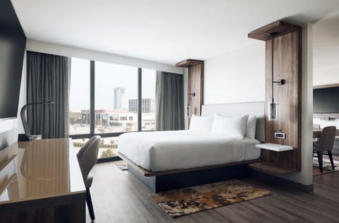 Premium bedding, in-room safe, desk, iron/ironing board