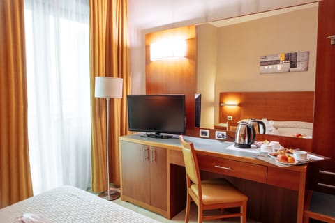 Double or Twin Room | Minibar, in-room safe, desk, blackout drapes