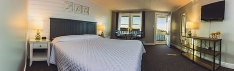 King Room, 1 King bed, Ocean Front | Iron/ironing board, free WiFi, bed sheets