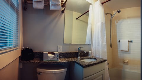 Petite Queen Room, 1 Queen Bed, Ocean Front | Bathroom | Free toiletries, towels