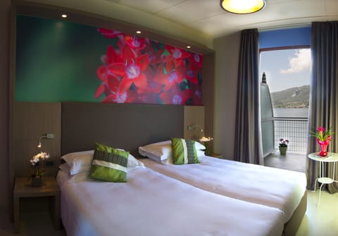 Premium bedding, down comforters, in-room safe, desk