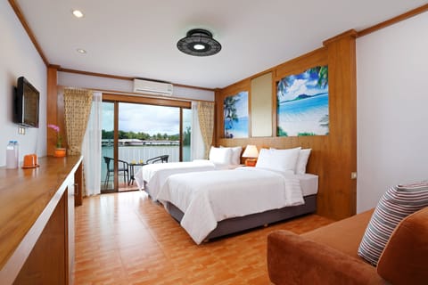 Deluxe Lagoon View | Premium bedding, in-room safe, individually decorated