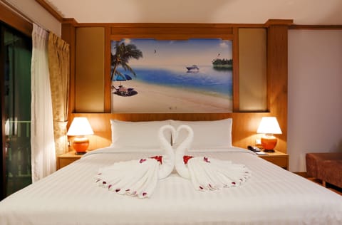 Deluxe Lagoon View | Premium bedding, in-room safe, individually decorated